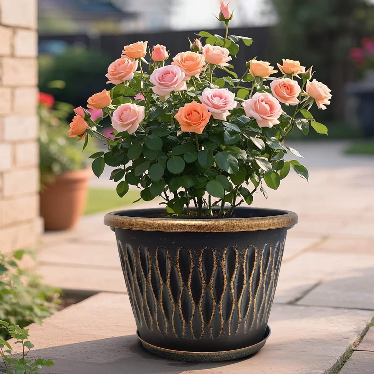 4 Pack 16 Inch Retro Plant Pots, Vintage Striped Flower Pots with Drainage Hole & Saucer, Large Plastic Planters for Indoor and Outdoor Plants, Decorative Garden Pots(Gold)